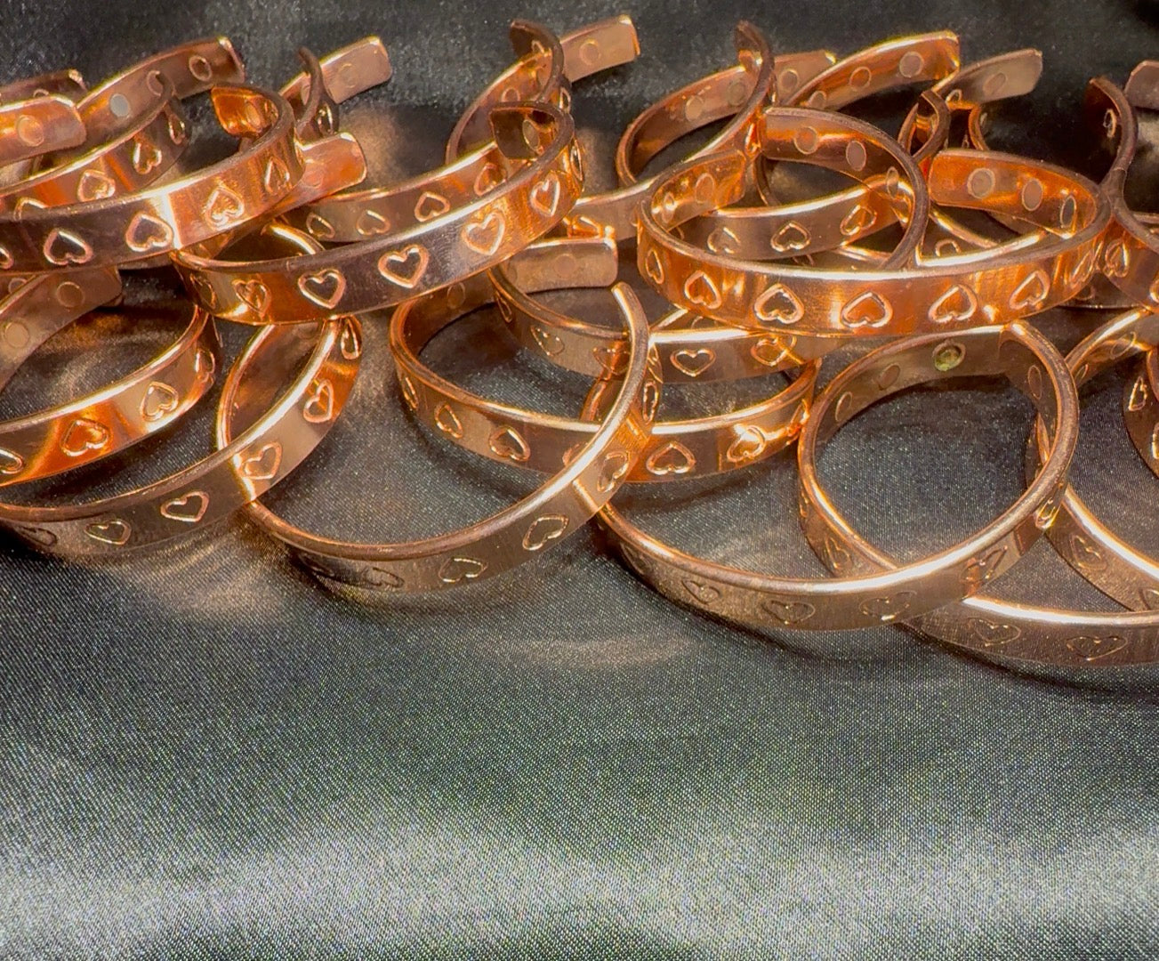 Women Astonishing Copper Heart Bracelet